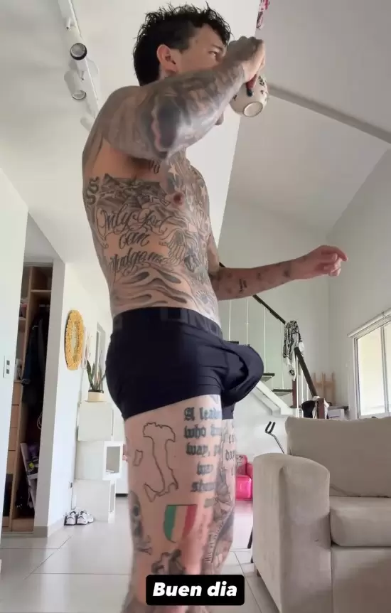 Alex Caniggia y su pol�mico baile a pleno relleno.