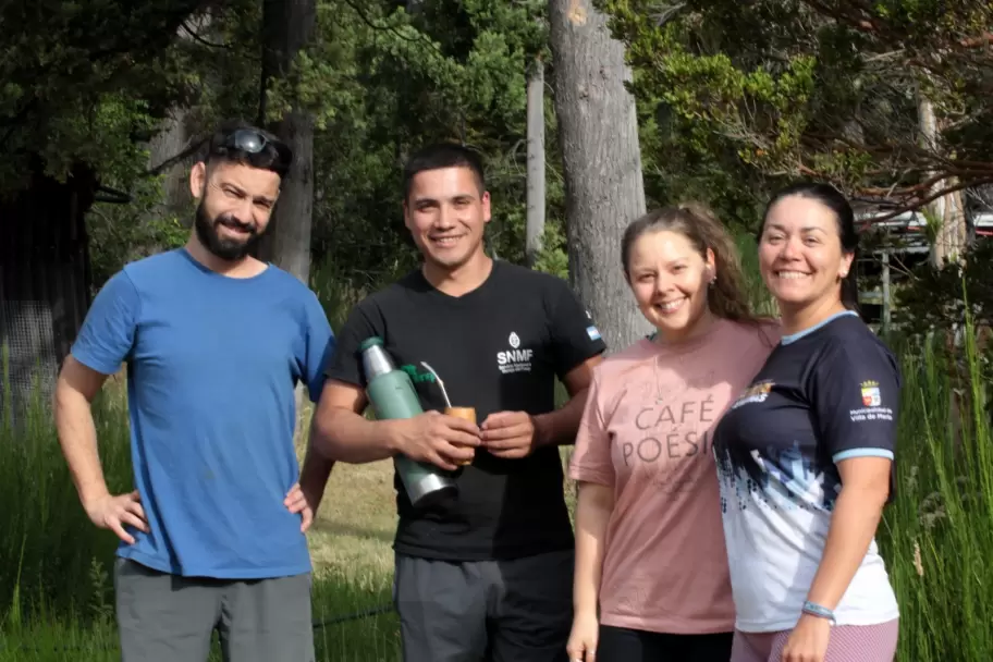 Muchas veces, los brigadistas no necesitan ayuda física sino solo compartir un mate tras luchas contra el fuego