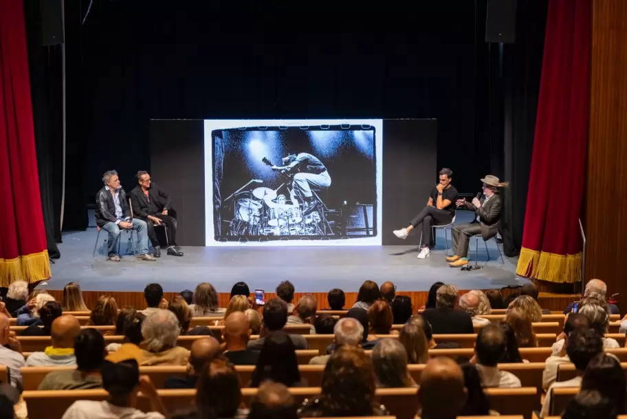 Ross Halfin present� Deadman junto a Jorge Corcho Rodr�guez en Punta del Este