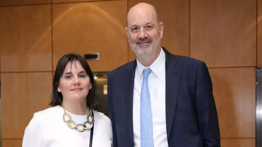 El ministro de Desregulaci�n y Transformaci�n del Estado, Federico Sturzenegger, junto a su esposa, Mar�a Josefina Rouillet