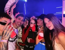 Wanda Nara, Lali Esp�sito y Nicki Nicole sorprendieron en La Casita de Bad Bunny