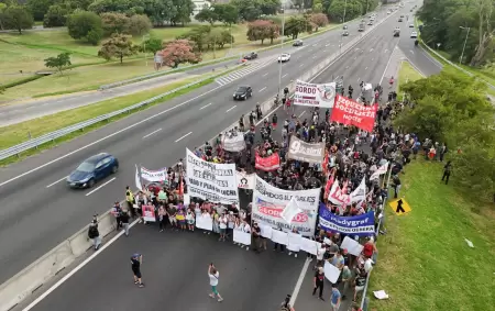 Trabajadores de Fate cortaron Panamericana