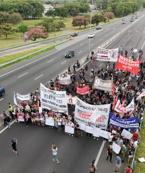 Trabajadores de Fate cortaron Panamericana