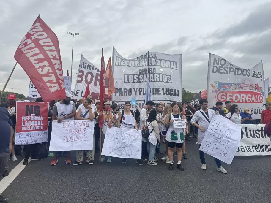 Trabajadores de Fate cortaron Panamericana