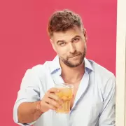 �Hasta la tercera cita?: Juampi Gonz�lez habl� de sus propias reglas y las lleva a escena en "Regla de tres simple"