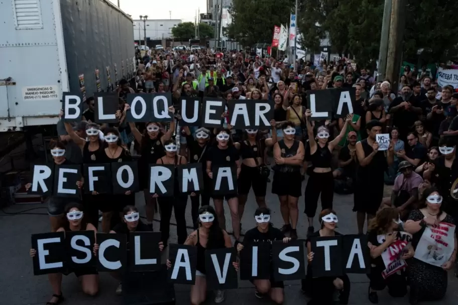 En medio del paro general, el grupo juvenil K4os no suspendió su Gran Rex