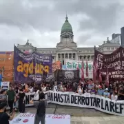 Paro de la CGT frente al Congreso: metal�rgicos, izquierda y ferroviarios presionan contra la reforma laboral