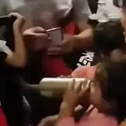 El Gobierno denunci� penalmente a una madre por un video viral: le dio cerveza a su beb� en un tren