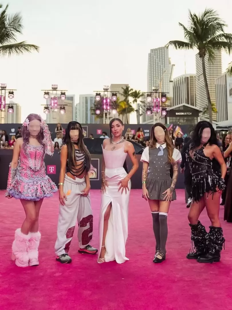 Mar�a Becerra lleg� a la alfombra roja de los premios Lo Nuestro 2026 acompa�ada de sus cuatro alter egos