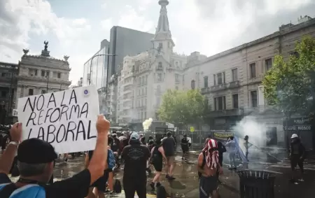 Represi�n durante el tratamiento de la reforma laboral.