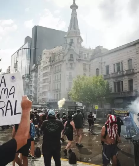 Represi�n durante el tratamiento de la reforma laboral.