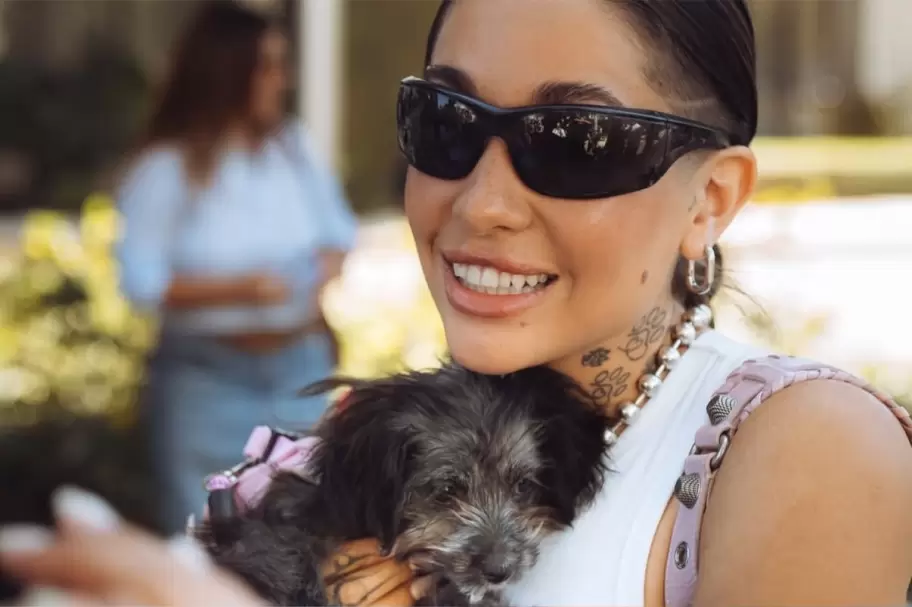 María Becerra adoptó un nuevo perrito en Miami