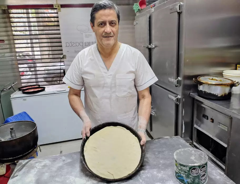 Jorge Eduardo "Gino" Alasina y su local Viva La Pasta.