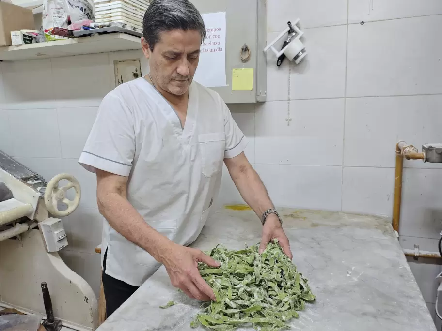 Jorge Eduardo "Gino" Alasina y su local Viva La Pasta.