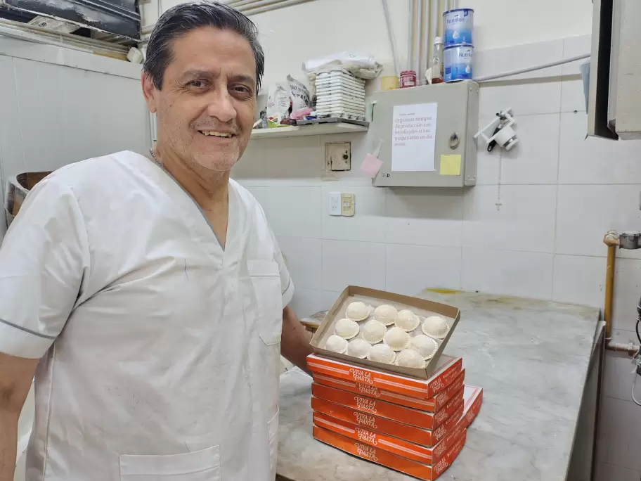 Jorge Eduardo "Gino" Alasina y su local Viva La Pasta.