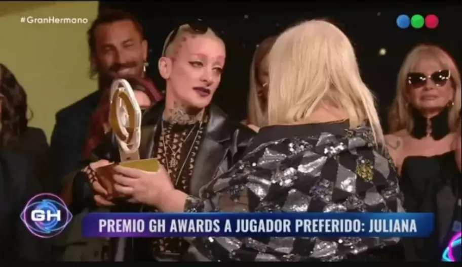 Furia hab�a ganado un premio como "jugadora preferida" pero no lo acept�
