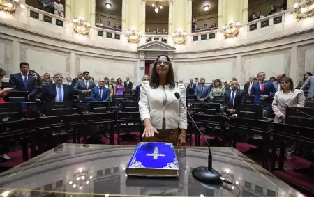 Carolina Mois�s jur� como vicepresidenta del Senado