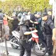 Tensión en el Congreso: 12 detenidos, un camarógrafo de A24 atacado por la policía y una ley que divide al país