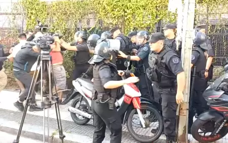 La Polic�a Federal agredi� y detuvo a un camar�grafo de A24