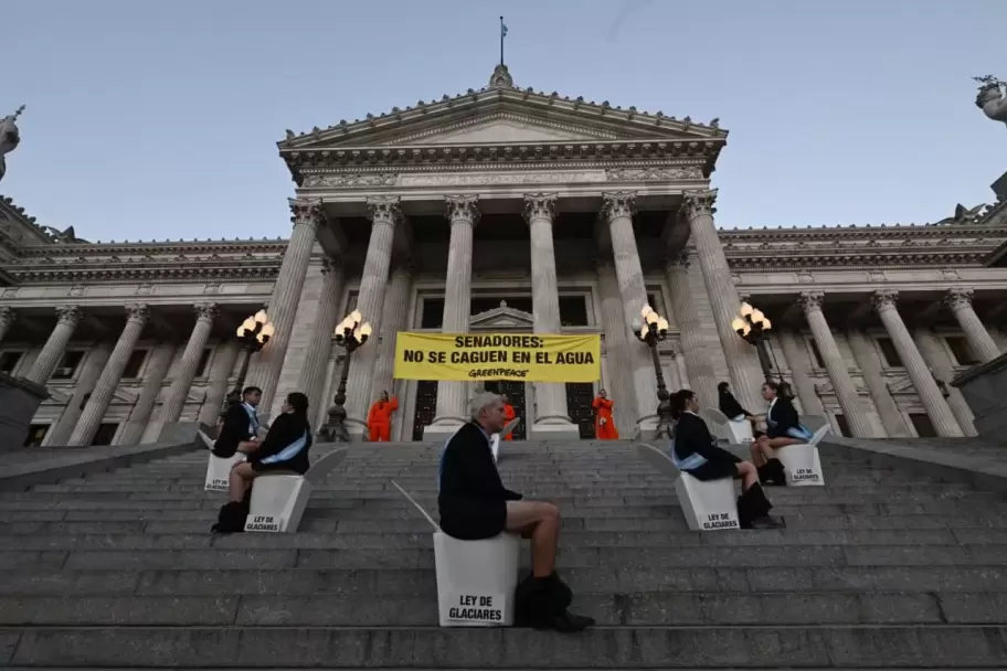 Protesta contra la Ley de Glaciares en el Congreso: detuvieron a ambientalistas de Greenpeace