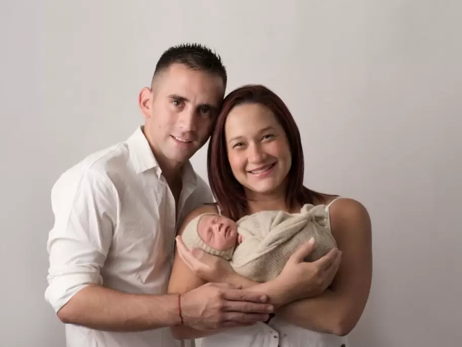 Nahuel Gallo y Mar�a Alexandra G�mez junto a su hijo