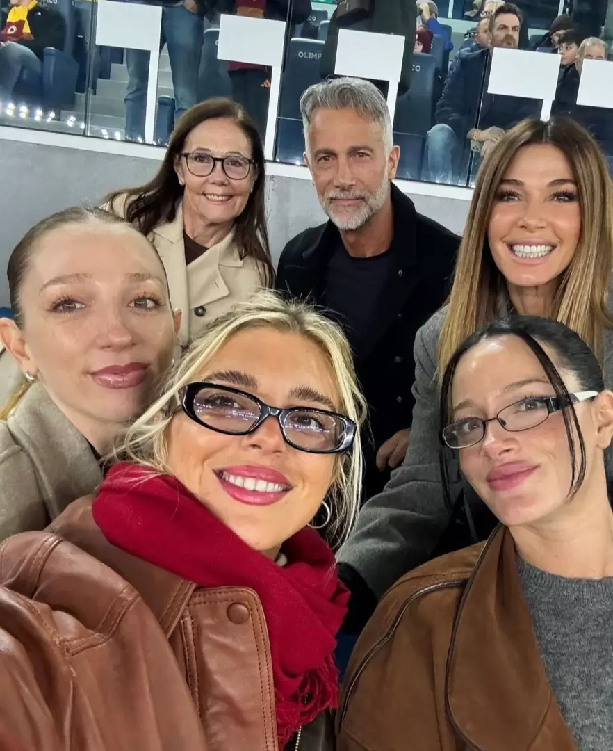 Oriana Sabatini con su familia y amigas en los d�as previos a dar a luz.