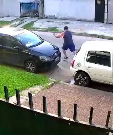 Le dispararon por la espalda a pesar de que ya les hab�a entregado su auto