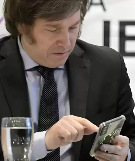 Detectaron en el tel�fono de Mauricio Novelli borradores del "acuerdo confidencial" que Javier Milei habr�a firmado con Hayden Davis