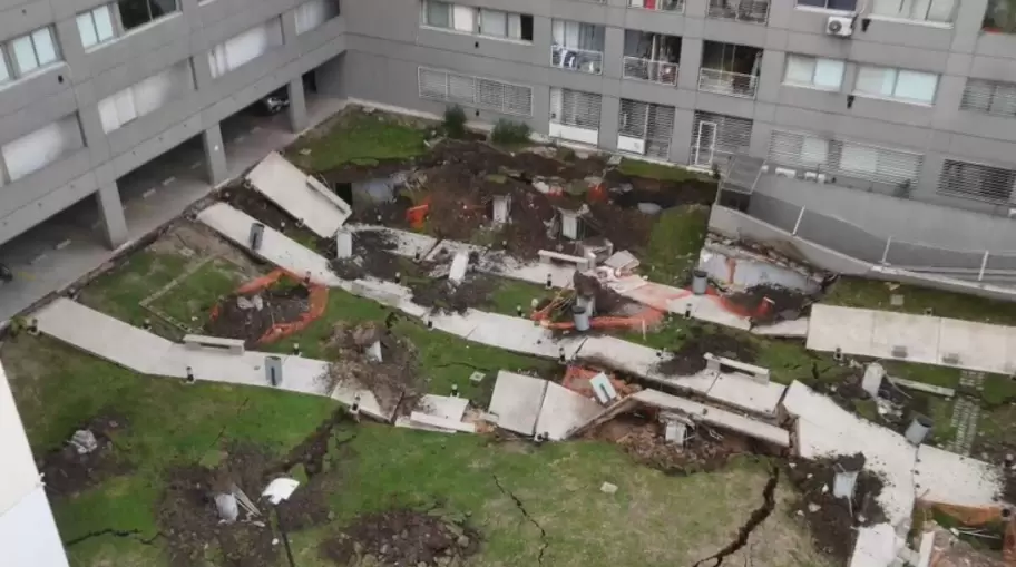 Derrumbe en un complejo de viviendas en Parque Patricios