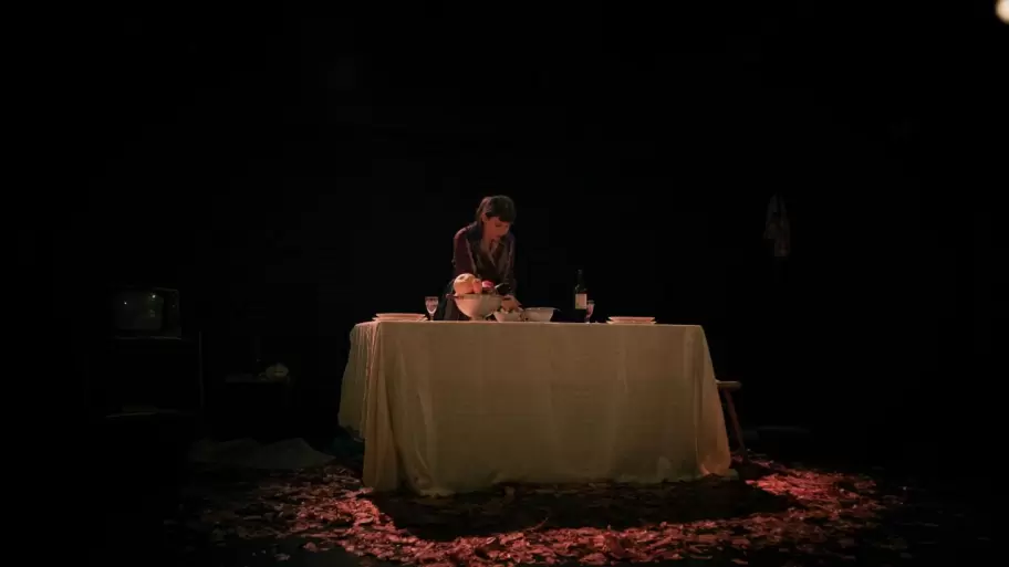 Tus buenas chauchas, un unipersonal íntimo protagonizado por Victoria Arrabaça.