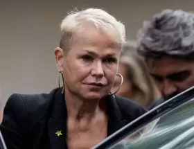 Xuxa podr�a sumarse una vez al mes al programa de Guido