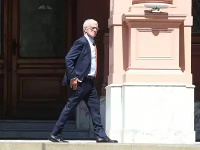 El ministro C�neo Libarona volvi� a insistir con su renuncia y se re�ne con el Presidente en Olivos