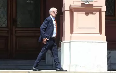 El ministro C�neo Libarona volvi� a insistir con su renuncia y se re�ne con el Presidente en Olivos