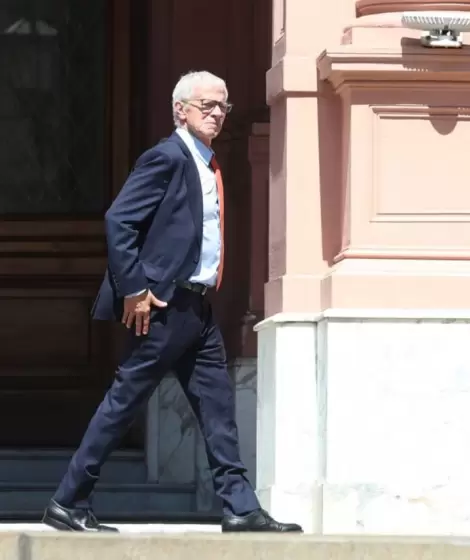 El ministro C�neo Libarona volvi� a insistir con su renuncia y se re�ne con el Presidente en Olivos