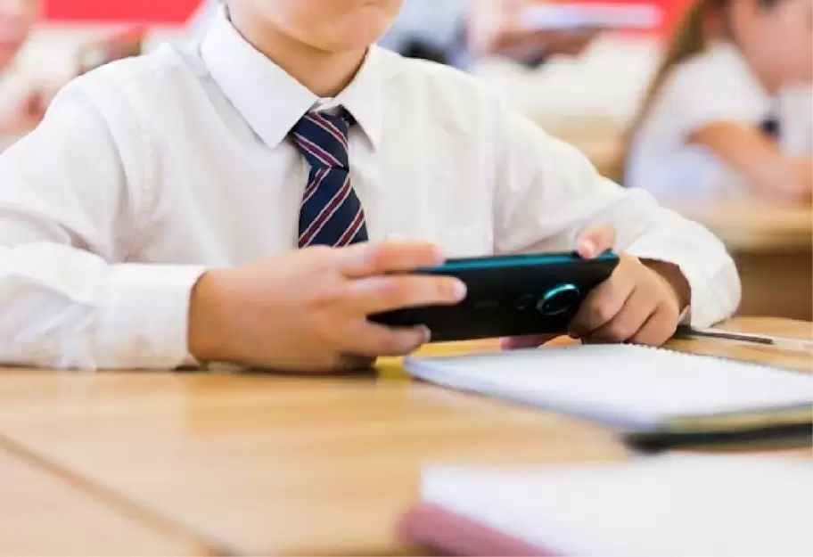 El celular se volvi� algo habitual entre los m�s chicos