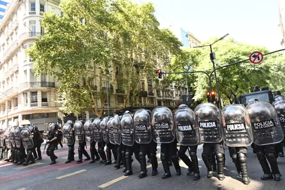 La represi�n contra los trabajadores de Fate fue descrita como una "cacer�a" que sigui� a los manifestantes hasta la Plaza San Mart�n.