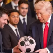 La foto de Messi con Trump hizo estallar las redes: "Capit�n argentino hubo uno s�lo y su nombre fue Diego Maradona"
