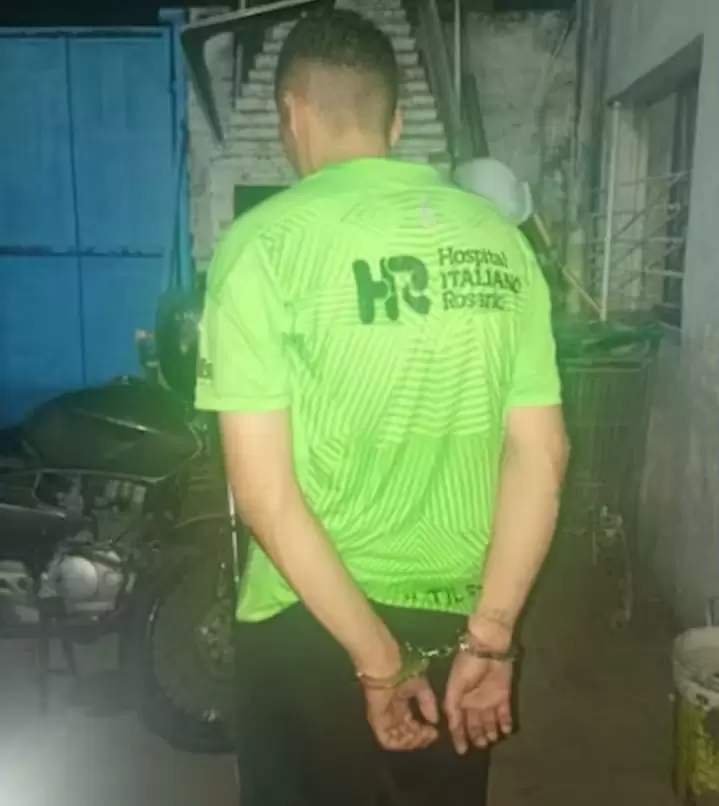 Mataron a un beb� en una balacera contra una barber�a en Rosario