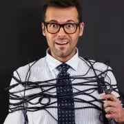 Por qu� cada hogar tiene un caj�n lleno de cables misteriosos