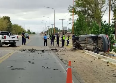 Mat� a dos polic�as en un choque frontal en la Ruta 22