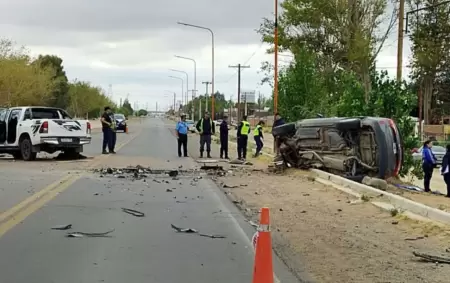 Mat� a dos polic�as en un choque frontal en la Ruta 22