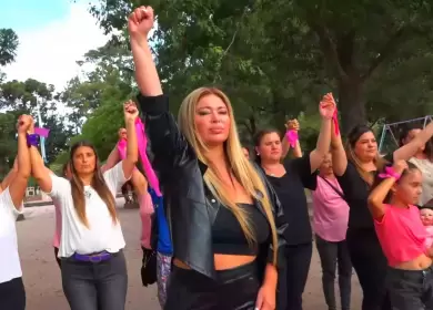 Vanina "La Leona" Hussein en su canci�n "Vivas nos queremos".