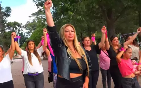 Vanina "La Leona" Hussein en su canci�n "Vivas nos queremos".