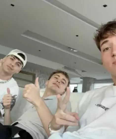 Mernuel, Mosky y Bauleti, el tr�o de streamers conocido como Mernosketti.