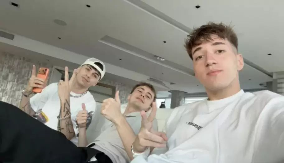 Mernuel, Mosky y Bauleti, el tr�o de streamers conocido como Mernosketti.