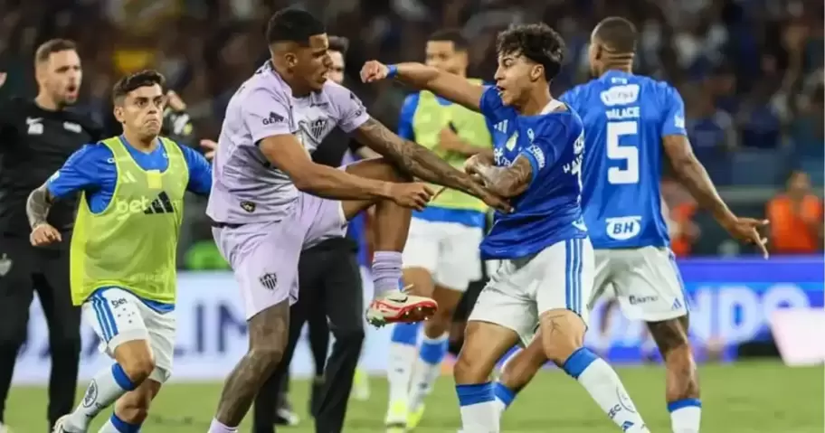 Pi�as y patadas voladoras: la final entre Cruzeiro y Atl�tico Mineiro termin� con 23 expulsados
