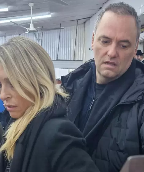 Manuel Adorni junto a su esposa, Bettina Angeletti, en la gira de Milei por Estados Unidos