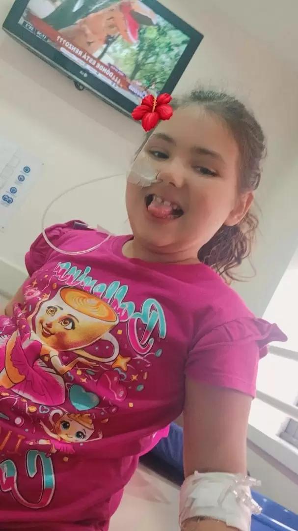 Isabella tiene 6 a�os, padece una enfermedad neurodegenerativa extremadamente rara y lleva m�s de dos meses internada.