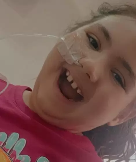 Isabella tiene 6 a�os, padece una enfermedad neurodegenerativa extremadamente rara y lleva m�s de dos meses internada.
