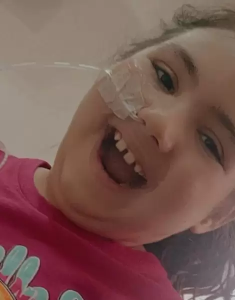 Isabella tiene 6 a�os, padece una enfermedad neurodegenerativa extremadamente rara y lleva m�s de dos meses internada.